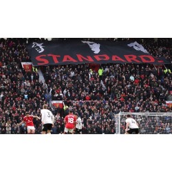 Fans von Manchester United äußern ihren Unmut gegenüber den Spielern durch Pfiffe Fans von Manchester United äußern ihren Unmut gegenüber den Spielern durch Pfiffe